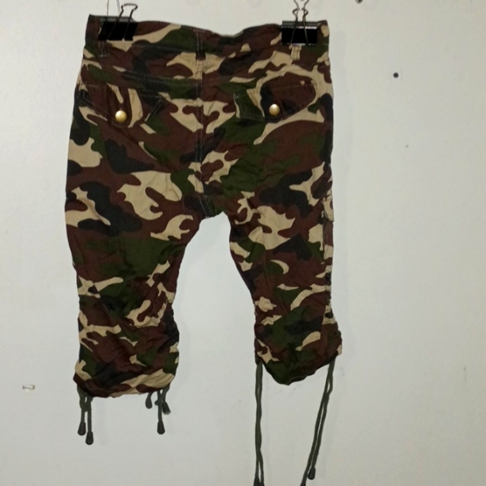Camoflague army cargo dance style shorts - Picture 2 of 4